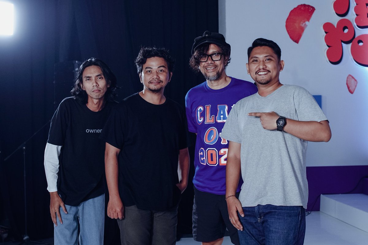 weirdos_ID's tweet photo. Tegang, gugup, senang, semua jadi satu.
#15from2000 https://t.co/bvTgipR9Kl