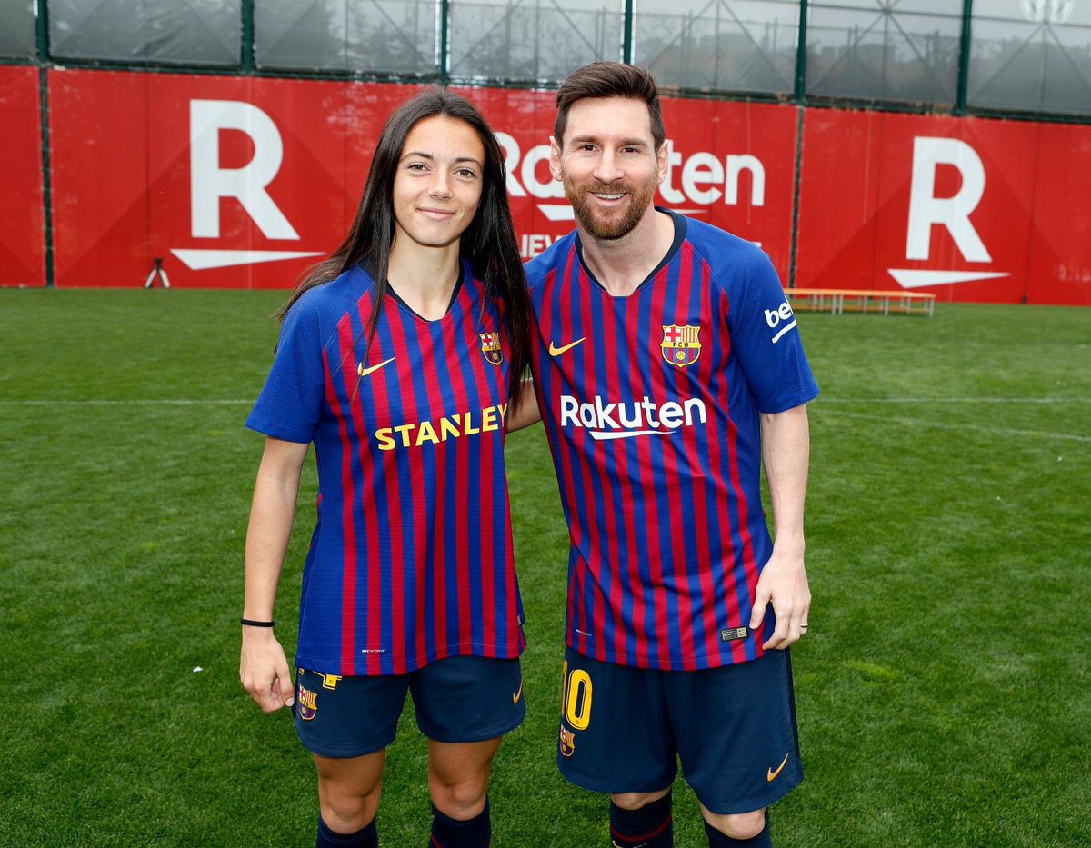 5ro13's tweet photo. Enhorabuena chicos👏👏👏 #balondeoro @AitanaBonmati &amp; @TeamMessi https://t.co/WtJ2j8zEuR