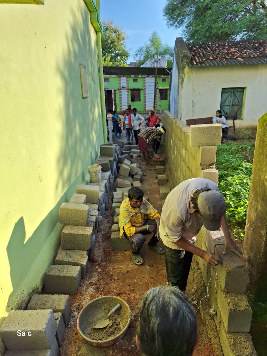 biNAY_Pn's tweet photo. We have been living here for 23 years, but now one person has blocked our walking path.
We are 7 people and all our ways are closed.please help us for this and give us a proper justification
From-Shashi bhusan panigrahi
Ph-9439202760
Balangir municipal (word no-5) Ananda nagar https://t.co/TYv8HY9Xoc