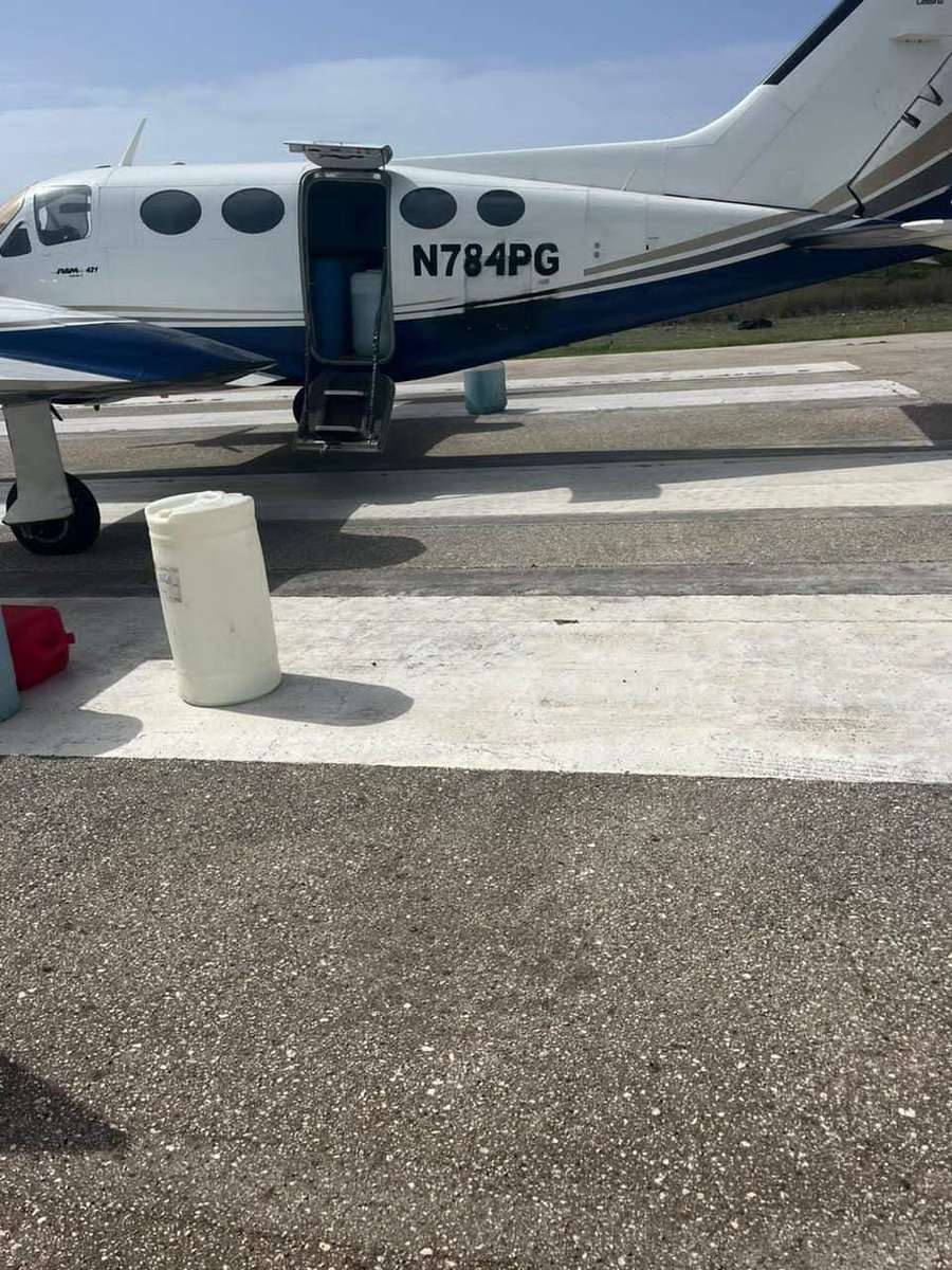 _bobsuruncle_'s tweet photo. British Virgin Islands🇻🇬 - 19Aug2023
A joint operation between the Royal Virgin Islands Police Force (RVIPF) and US Virgin Island authorities resulted in the seizure of a #Cessna 421 aircraft and #cocaine in #Anegada, #BVI. https://t.co/cYiilD5NQC