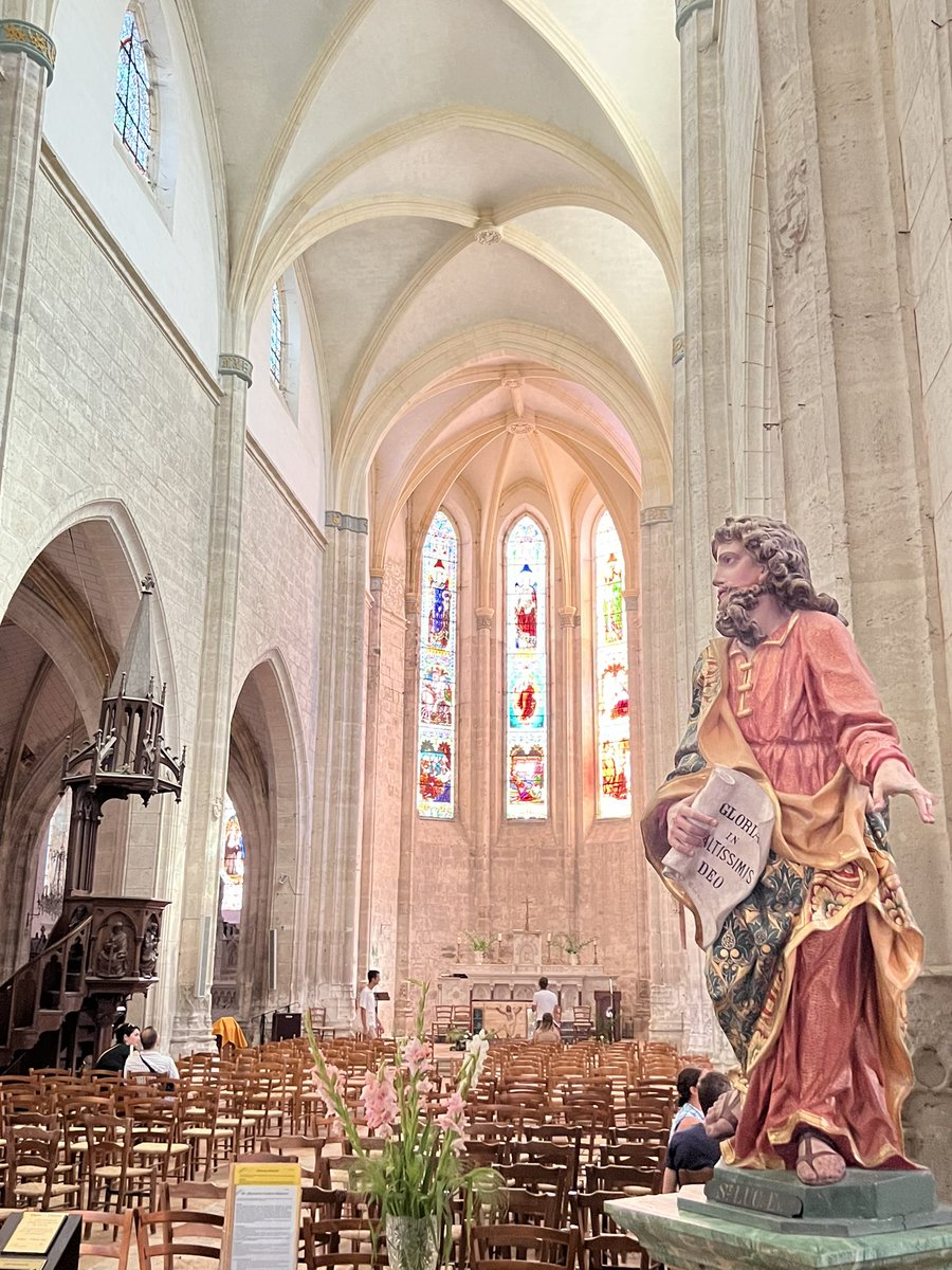 joan_quasar's tweet photo. Una joia construïda per Armand de Gontaut Biron, bisbe de Sarlat i senyor d'Issigeac. Un bell conjunt d'arquitectura gòtica tardana, rar al Périgord.
El campanar octogonal trenca amb l'arquitectura dels segles XV i XVI que recorda l'art romànic #Issigeac 

￼ https://t.co/YqUqUviM5w