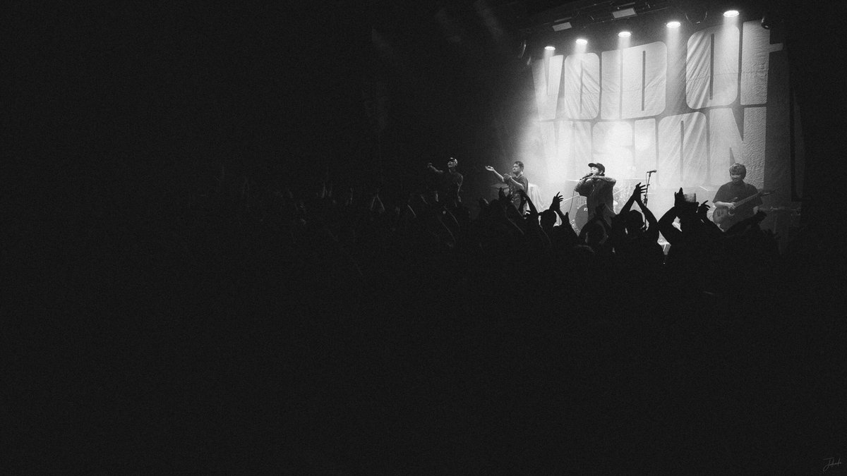 ANNALYNN_Band's tweet photo. Adelaide SLAPS so hard!
We’re hitting Melbourne again tonight before heading back home, See y’all ⚔️🩸
#Annalynn #Annalynnband
#GreyscaleRecords
#SlammanBookingAsia https://t.co/SUNnH9sxUm
