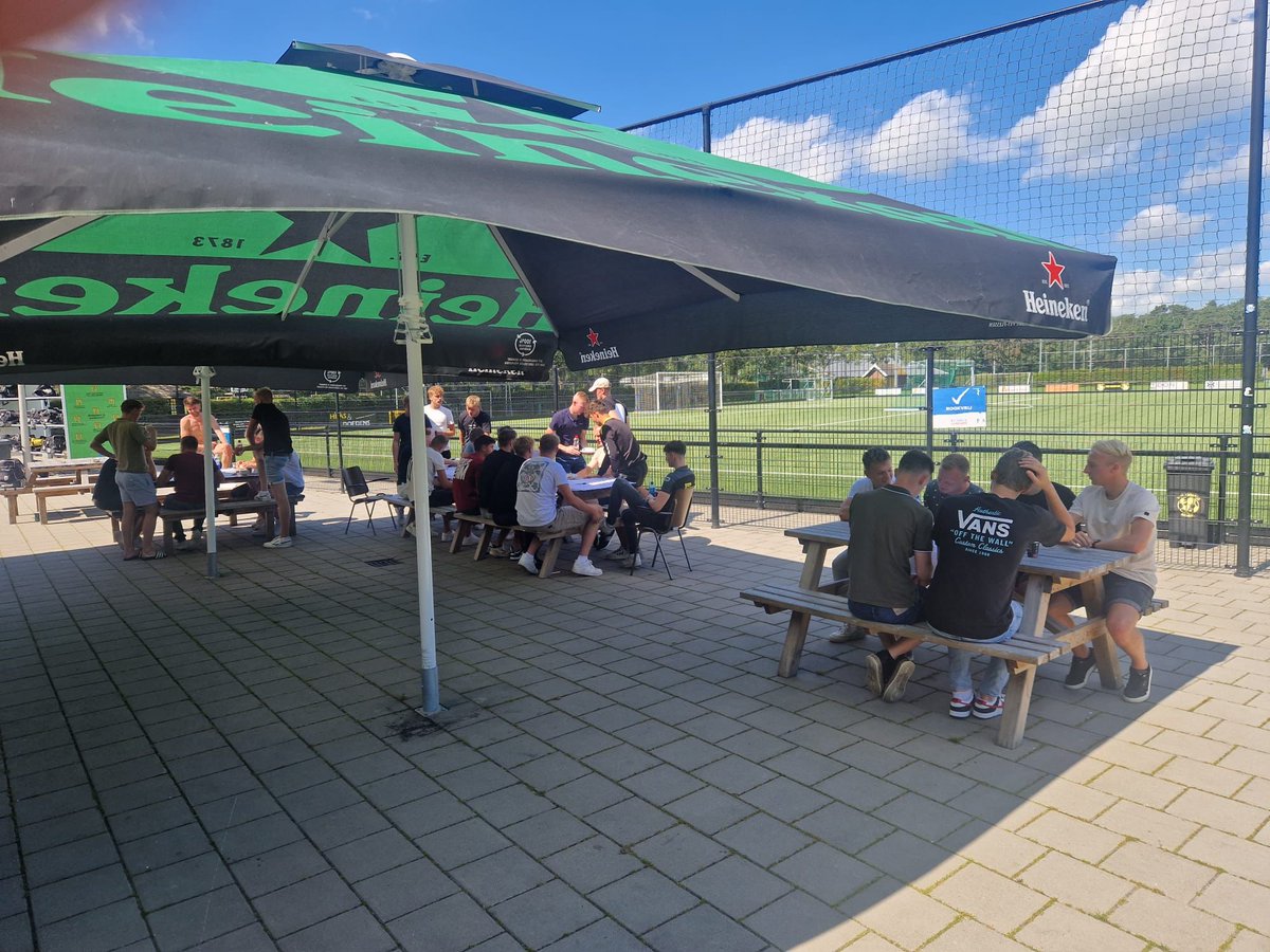 vvGOMOS's tweet image. De GOMOS-selectie heeft vandaag, ter voorbereiding op het nieuwe seizoen, een 'selectiedag'. Met een lunch aangeboden door PLUS Spithost.