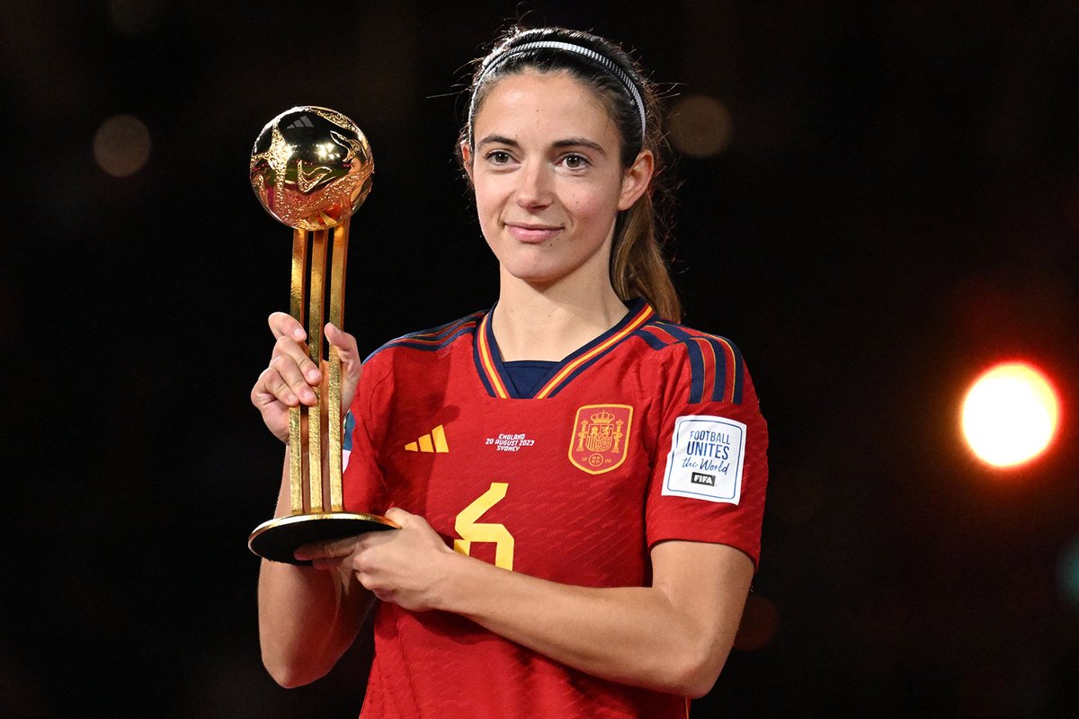 CNNEE's tweet photo. La española Aitana Bonmatí gana el Balón de Oro a la mejor jugadora del Mundial Femenino de Fútbol
https://t.co/XCTDrtOGaI https://t.co/G1KPgyom12