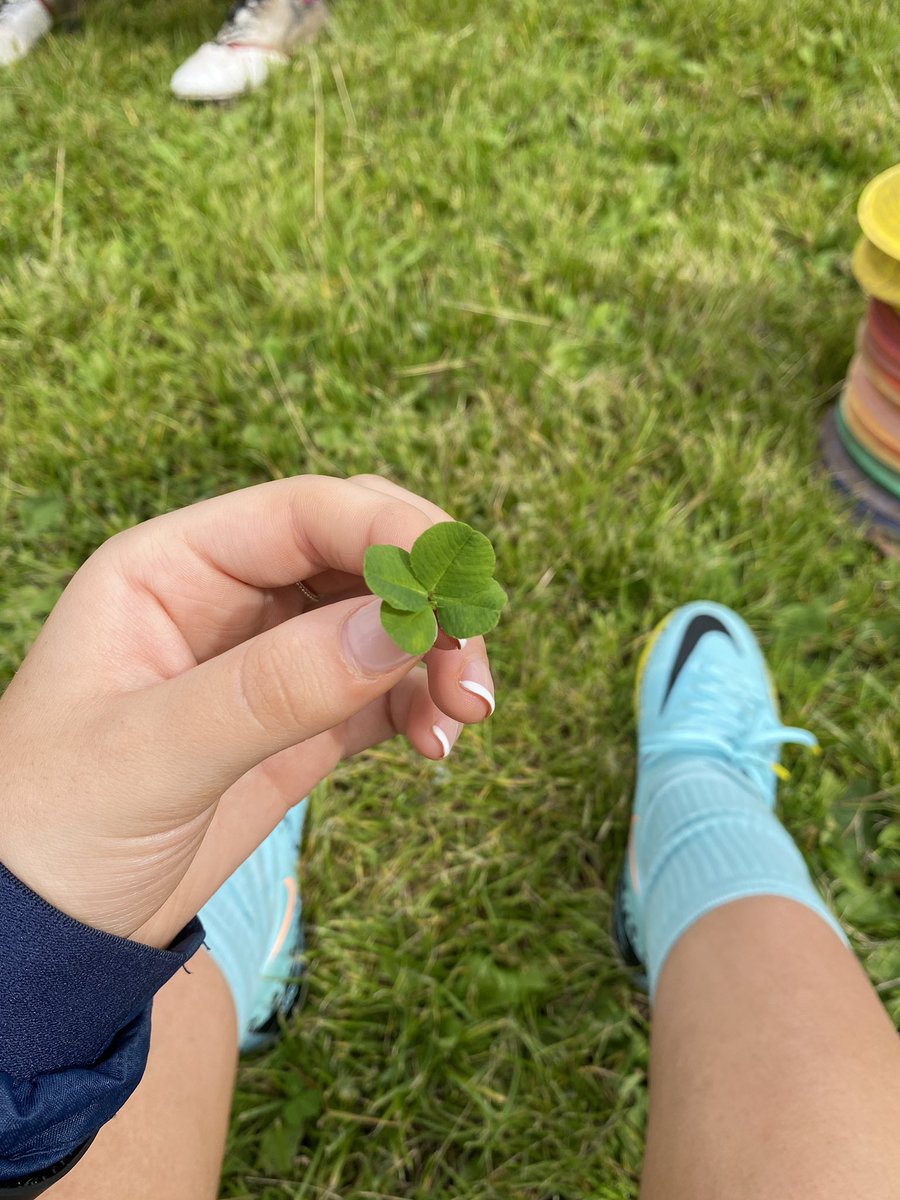 MissSteele25's tweet photo. First day back @WDRFC1993 , boots are on before I’ve unpacked or read a single email 👀 Feels so good to be home and I’m super excited for the season to kick off 🥳 #GNrugby #communitycoach #sru #girlsrugby https://t.co/P8QPOGhNGp