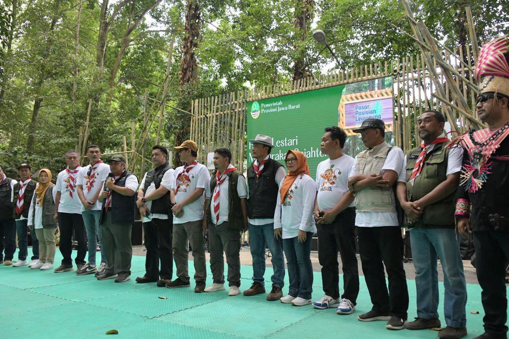 Membuka gelaran West Java Forest Festival 2023 yang berlokasi di Taman Hutan Raya Ir. H. Djuanda di Kabupaten Bandung. Semoga kegiatan dapat terlaksana dengan baik dan membawa manfaat untuk masyarakat serta lingkungan. #IndonesiaJuara #JabarJuara #RidwanKamil -admin