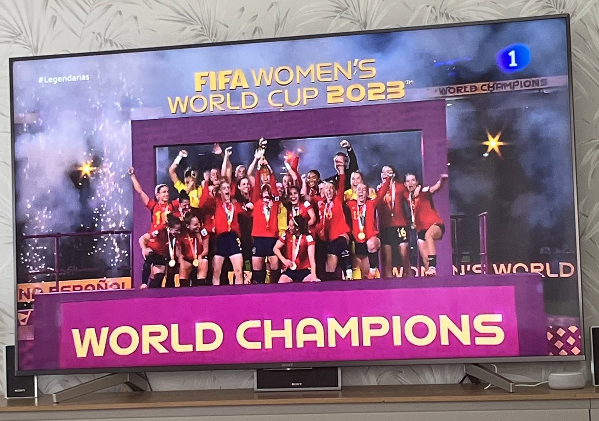 nuriajpm's tweet photo. Campeonas del Mundo #Legendarias https://t.co/EudjZXIhpp