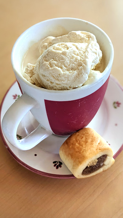 LizCollet's tweet photo. Ich so.
Und Sie so?
#LesPetitsPlaisirsDuDimanche #Sonntagsvergnügen #CoffeeAndCrime #CrimeTimeAtPrimeTime #Eiskaffee https://t.co/VW5VtFzrGr