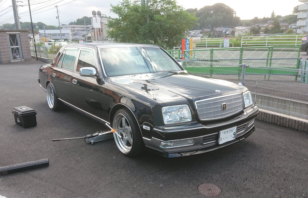 GZG50_9's tweet photo. 子供の夏休みの工作作って
エアー漏れの修理😰

昨日もやったけど止まらずで
1日置いてたら右前だけエアーほぼゼロw

ローライダーみたいな格好で
停まってました🤣www

とりあえず連れのおかげで
たぶん止まったっぽいから
様子見ですな🙌
ありがとー🙏 https://t.co/xznUJ4FaZ3