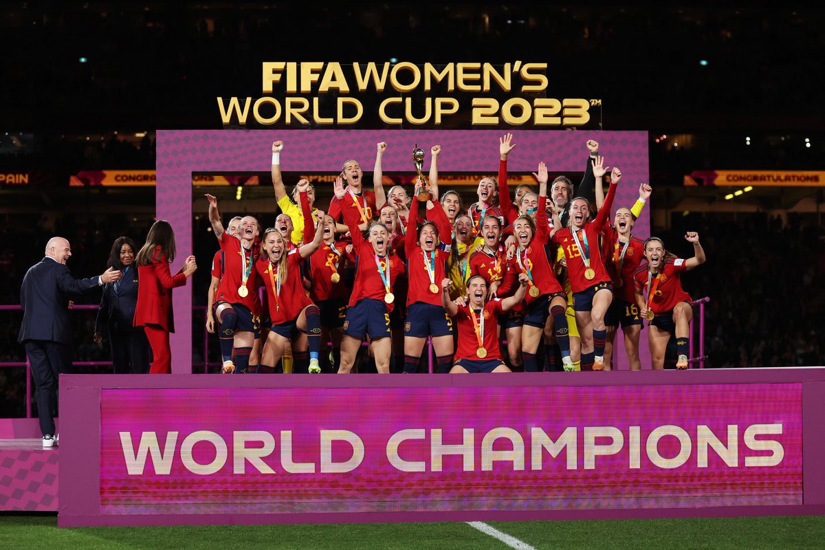 MrAncelotti's tweet photo. Enhorabuena, CAMPEONAS!!! https://t.co/1uYS5eVEen