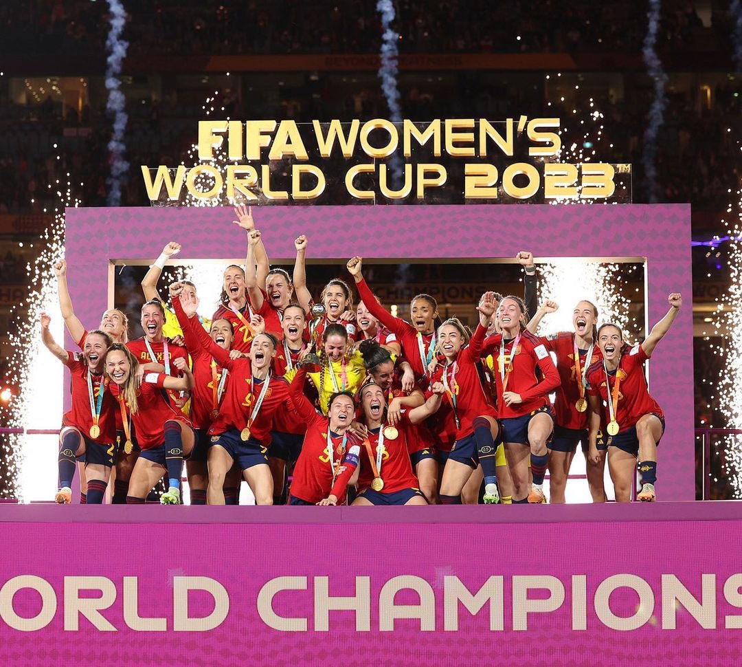 ¡¡Enhorabuena CAMPEONAS!! 🇪🇸 ¡Lo habéis conseguido! ⭐️⭐️
Gracias por todo vuestro trabajo, vuestro esfuerzo, vuestras ganas. Por la fuerza y la pasión que habéis puesto en cada partido. Habéis hecho soñar a todo un país. ¡Habéis hecho HISTORIA! 
<a href="/SEFutbolFem/">Selección Española Femenina de Fútbol</a> #VamosEspaña 🇪🇸