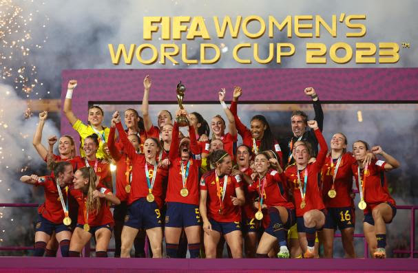 deportesdipusal's tweet photo. Enhorabuena a nuestra @SEFutbolFem por su merecido título de #CampeonasDelMundo ⚽, después de un torneo inolvidable. #FútbolFemenino @RFEF #FIFAWWC @dipusalamanca https://t.co/6OOIT7PIor