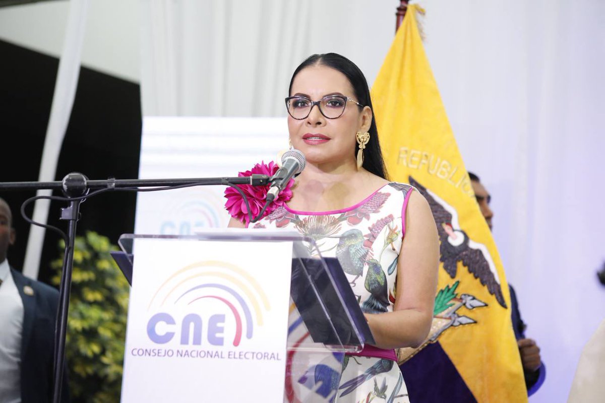 DianaAtamaint's tweet photo. @cnegobec @elnoticierotc @notimundoec @Primicias @PrimeraPlanaECU @elcomerciocom @eluniversocom @EcuavisaInforma @TVCEcuador @24HorasGYE Las #EleccionesAnticipadas2023Ec se realizan en el plazo legal de 90 días. Hoy 13.450.047 de ecuatorianas/os están convocados a elegir un binomio presidencial, 15 asambleístas nacionales, 116 provinciales y 6 por el exterior; y pronunciarse por el #Yasuní y el #ChocóAndino. https://t.co/xM4yOD60bD