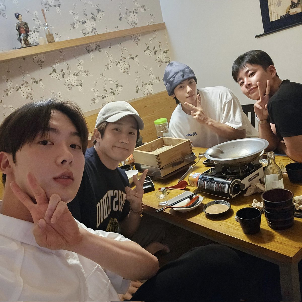 Sanha_TH's tweet photo. [แปล]

พวกฮยองของผม 💜 https://t.co/hXoy36uscE