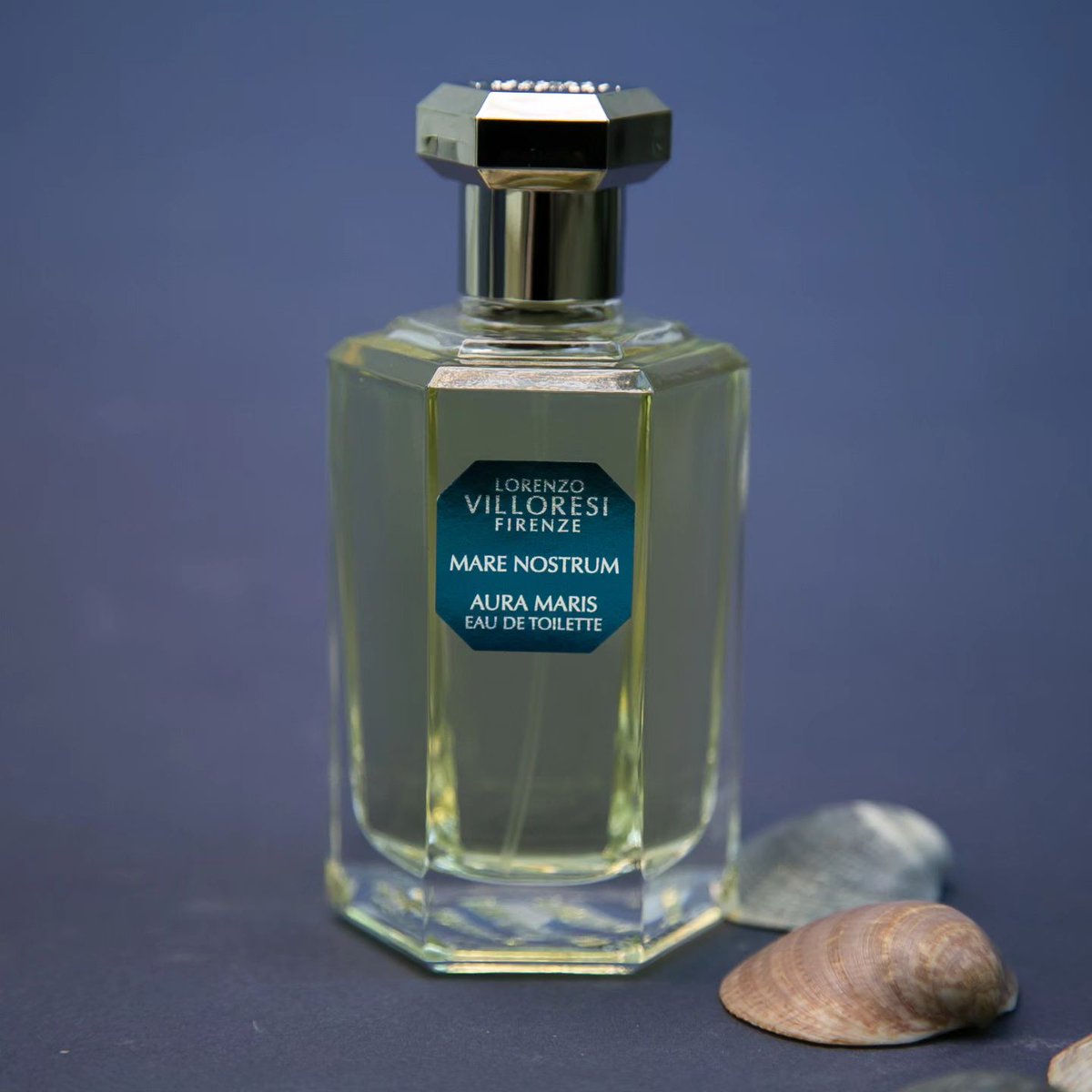 Zest &amp; salt: Aura Maris by Lorenzo Villoresi featuring mandarin and sea salt accord.
#rareperfume #attar #perfume
Notes: bergamot, jasmine, mandarin, mineral accord, narcissus, sea salt #bloomperfumery
instagram.com/p/CwKteEYIful/