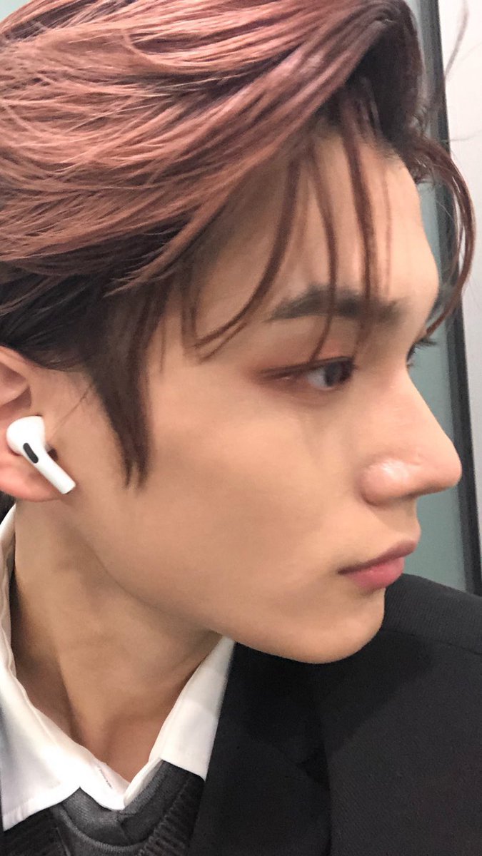 forhbin's tweet photo. 얘들아레드브라운박한빈................................................................................................................................................. https://t.co/ZzTD4LsyoN