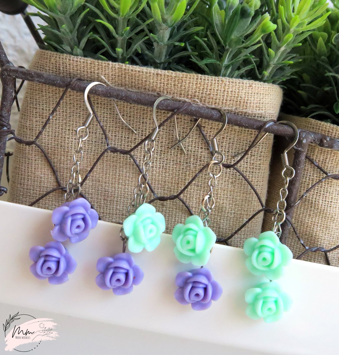 MoonMiraclesArt's tweet photo. ¿Menta o lila? ¡Mejor los dos! 

¿Sabéis que nuestros pendientes son combinables? Solo tenéis que decírnoslo <3  

🔹Precio del conjunto: 11€ 
🔹Envío certificado: 2,50€ https://t.co/dPqAinhCiC