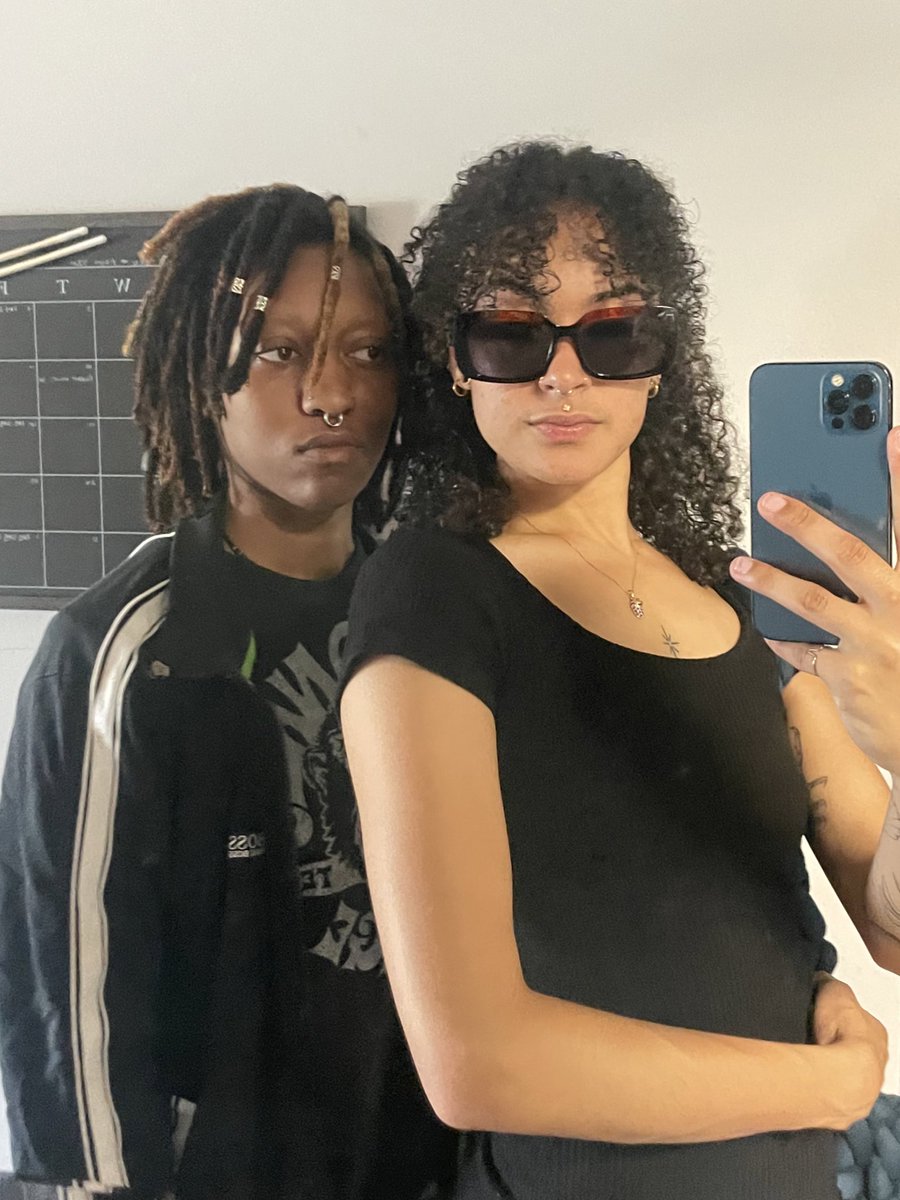 hungerhurst's tweet photo. happy birthday stink 🖤🖤🖤 https://t.co/5COED6z4ZO