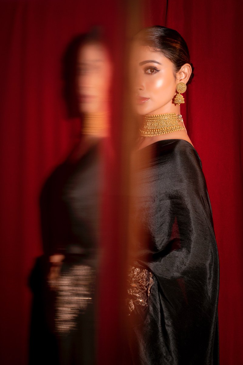 Roymouni's tweet photo. A saree girl forever.. https://t.co/9wQdTIMJ7A