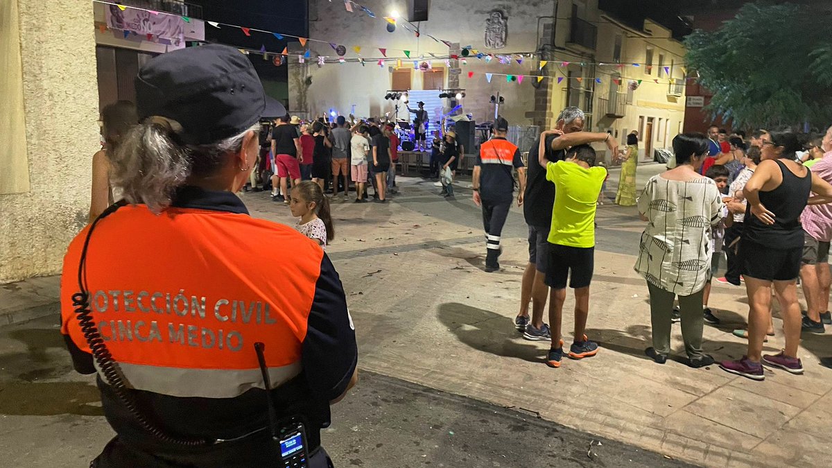 19/08: Correfuegos en Estiche de Cinca.💥

Se realiza acto de presencia controlando el recorrido y cualquier tipo de conato de incendio que pudiera desarrollarse. Así como las curas que pudieran generarse de la propia actividad. 

#proteccioncivil #proteccioncivilcincamedio