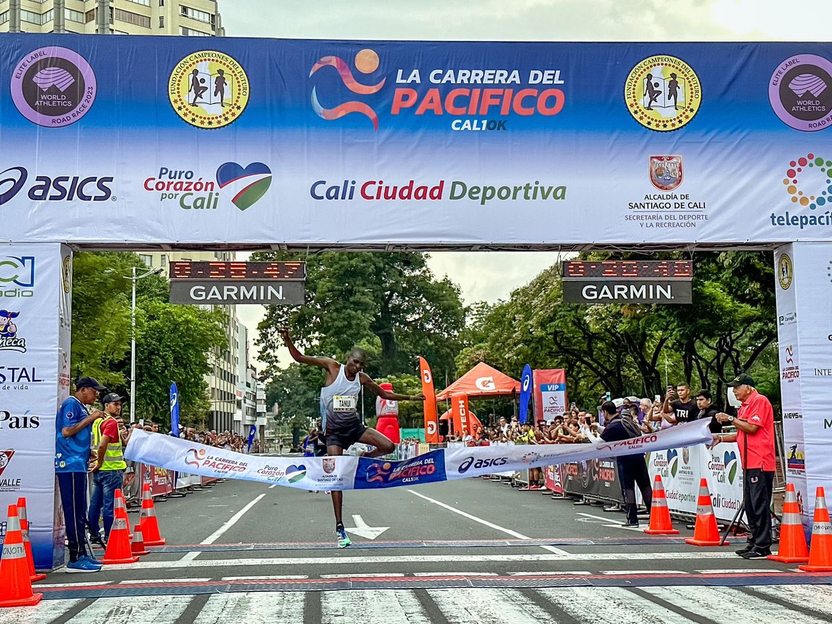 CarlosDiagoA's tweet photo. Espectacular!!! Así fue la Carrera del Pacífico que se corrió en el marco del #PetronioÁlvarez , donde participantes nacionales e internacionales se gozaron la calidez de nuestra #CaliCiudadDeportiva 

@AlcaldiaDeCali @SecDeporteCali https://t.co/ExU4Bqb5FJ