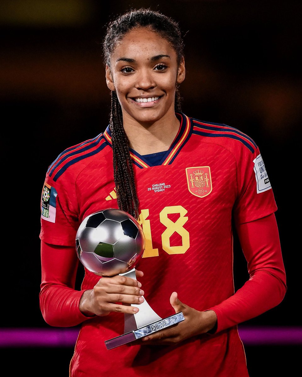 Es del barrio de San José de Zaragoza y es historia: Salma Paralluelo.

✅ Campeona del mundo sub17 
✅ Campeona del mundo sub20
✅ Campeona del mundo absoluta 
🌟 Mejor jugadora joven 

#campeonasdelmundo #JugarLucharYGanar