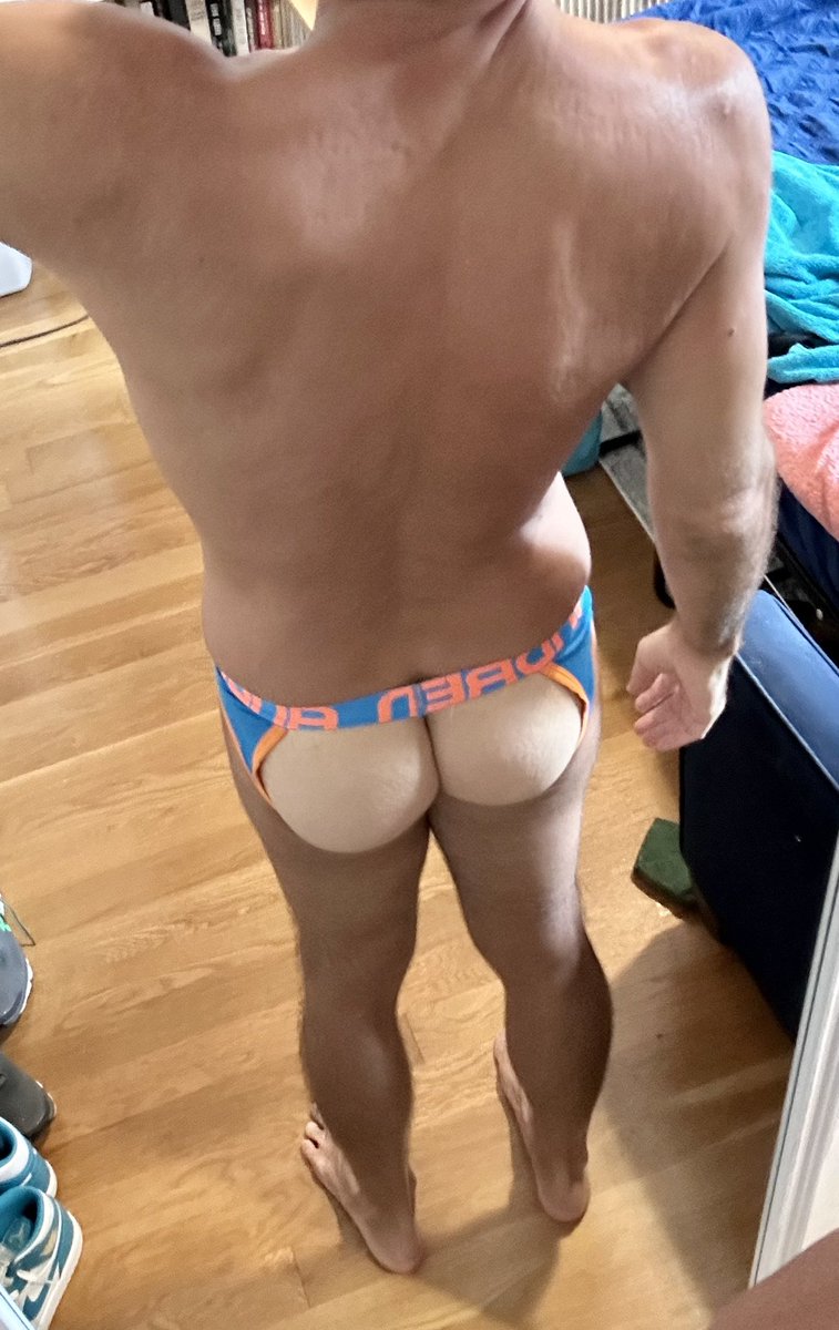 nycfun_87's tweet photo. Tan lines :) https://t.co/TQ5W17ciZT