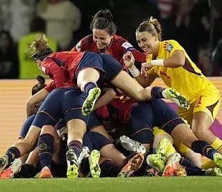 Enhorabuena a nuestras CAMPEONAS.

¡Nos habéis hecho disfrutar de lo lindo! ¡GRACIAS!

¿Quieres celebrarlo y ponerte alguna prenda con la bandera de España? Visita nuestra Colección España hoyo7.com/collections/se…

#campeonasmundo #futbolfemenino #seleccionespañolafutbolfemenino