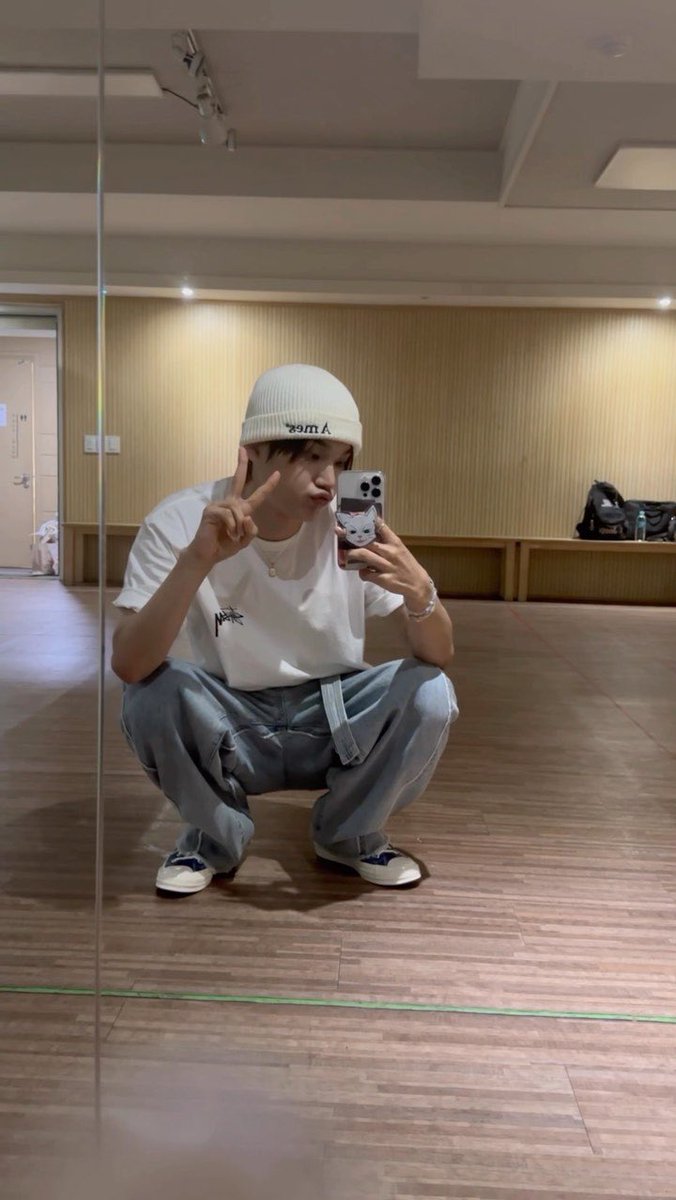 pbqper's tweet photo. 한빈이가 좋은 추억을 많이 담았으면 좋겠어요! 잘 사용해주길 바라며... 박한빈 화이팅😻🩵 https://t.co/9rJp6gqcD2