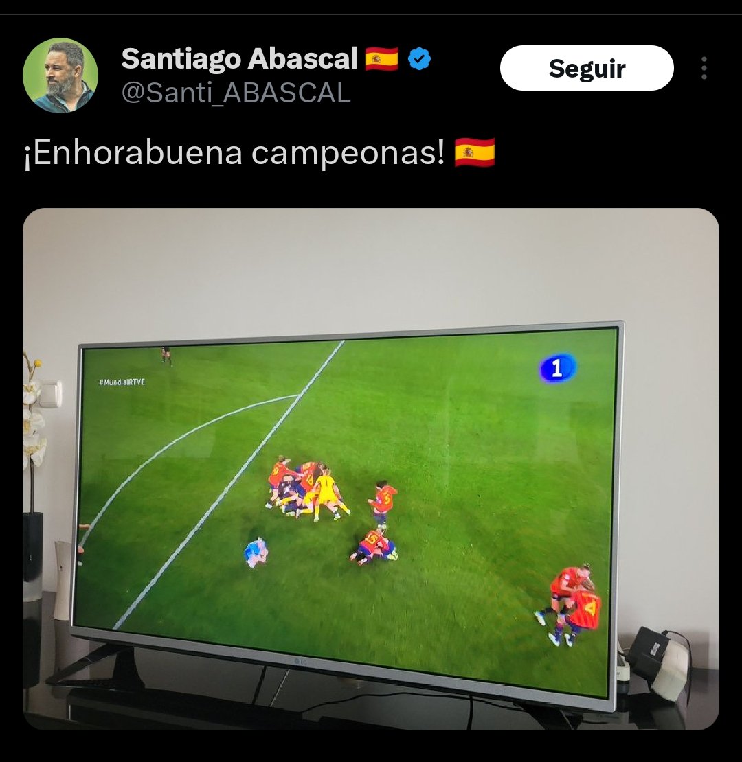 Jlmb63Jose's tweet image. #Fachascal pletórico por la victoria de nuestras #Campeonas como como consecuencia del efecto de nuestra #EspañaPlural : mujeres, catalanas, mañas, gitanas, negras, lesbianas y diferentes todas...
¡Gracias #España por ser así, diversa!