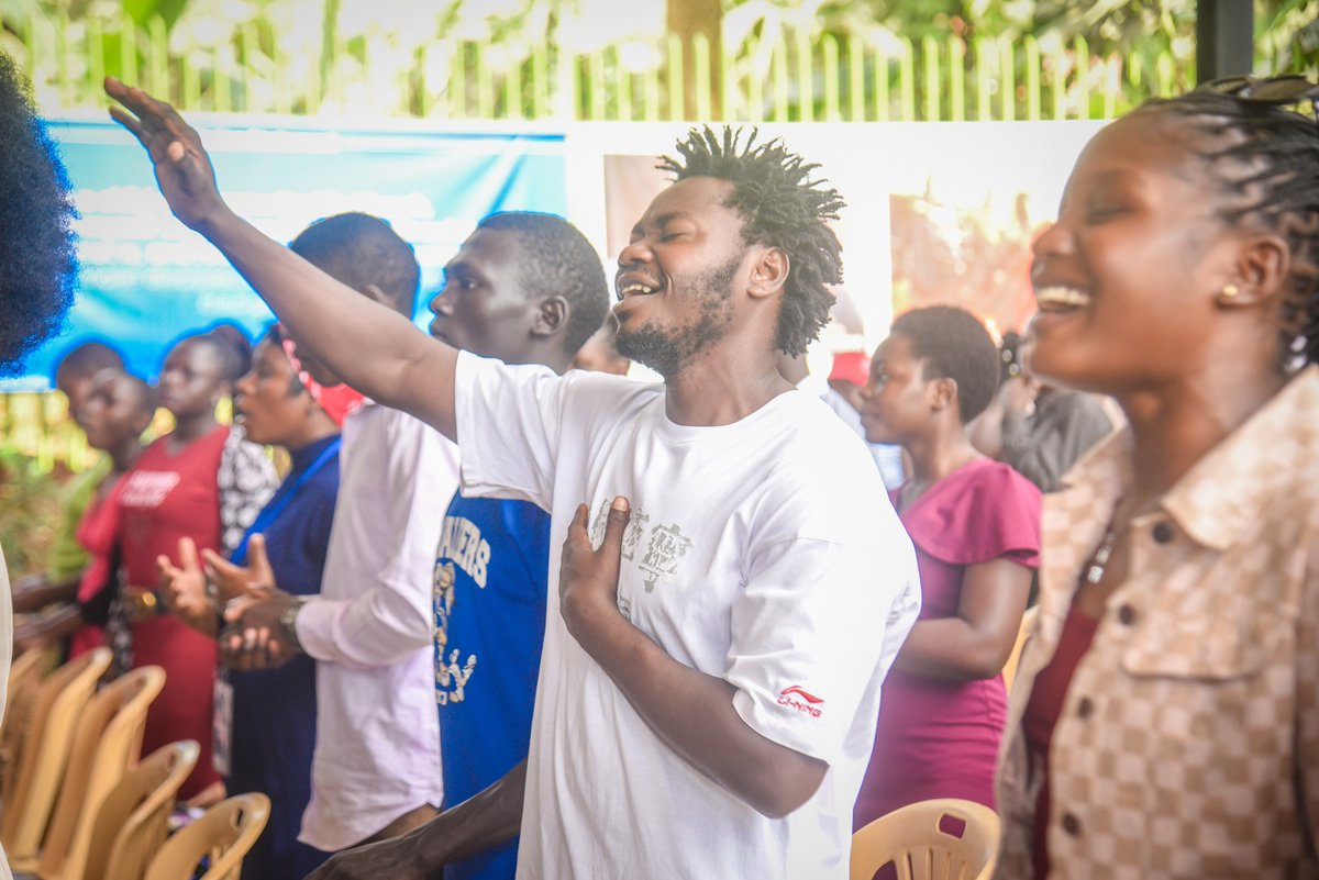CLCKampala's tweet photo. We love to worship God together ❤️.
Catch an engaging praise and worship experience every Sunday; 8AM in Buloba and 8AM or 10:30AM in Lungujja Community.
#SundaySites
#GodSpeed
#Relationslips
#CLCKampala https://t.co/EJOxagihRK