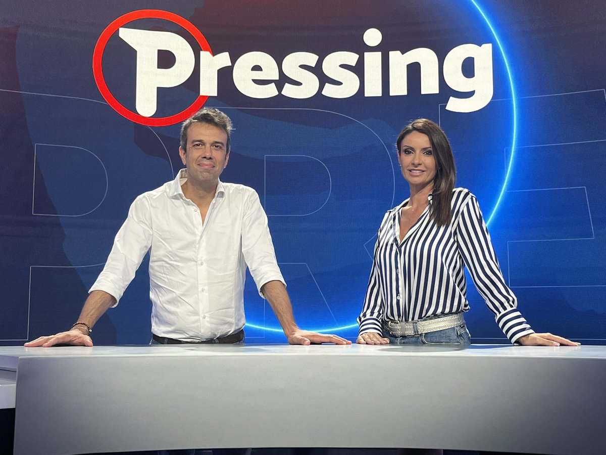 MaxCallegari's tweet photo. Pressing  3^ stagione, si parte!
Squadra, rete e orario confermati. 
Con ancora più entusiasmo (motivato, semicit. 😀) passione e cura dei dettagli.

Vi aspettiamo da stasera alle 23.45 su Italia 1! @monicabertini #Pressing 
#AnyGivenSunday https://t.co/bWLHmaW8c3