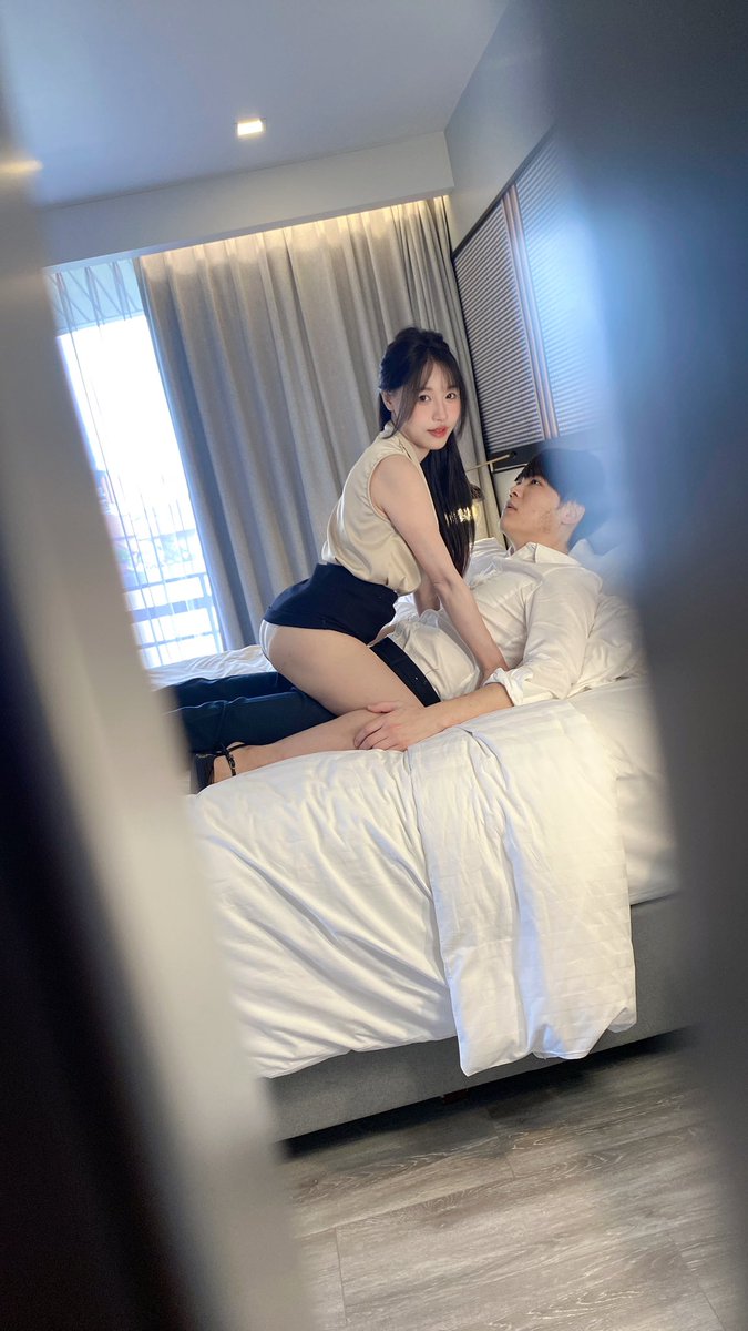 模仿台媒起标题be like:

震惊！苏畅与熊吉床照不慎流出 ?!畅奶贴脸杀！梦梦牛头人初体验?!

@Monmon_tw https://t.co/UmSOZqR3fF