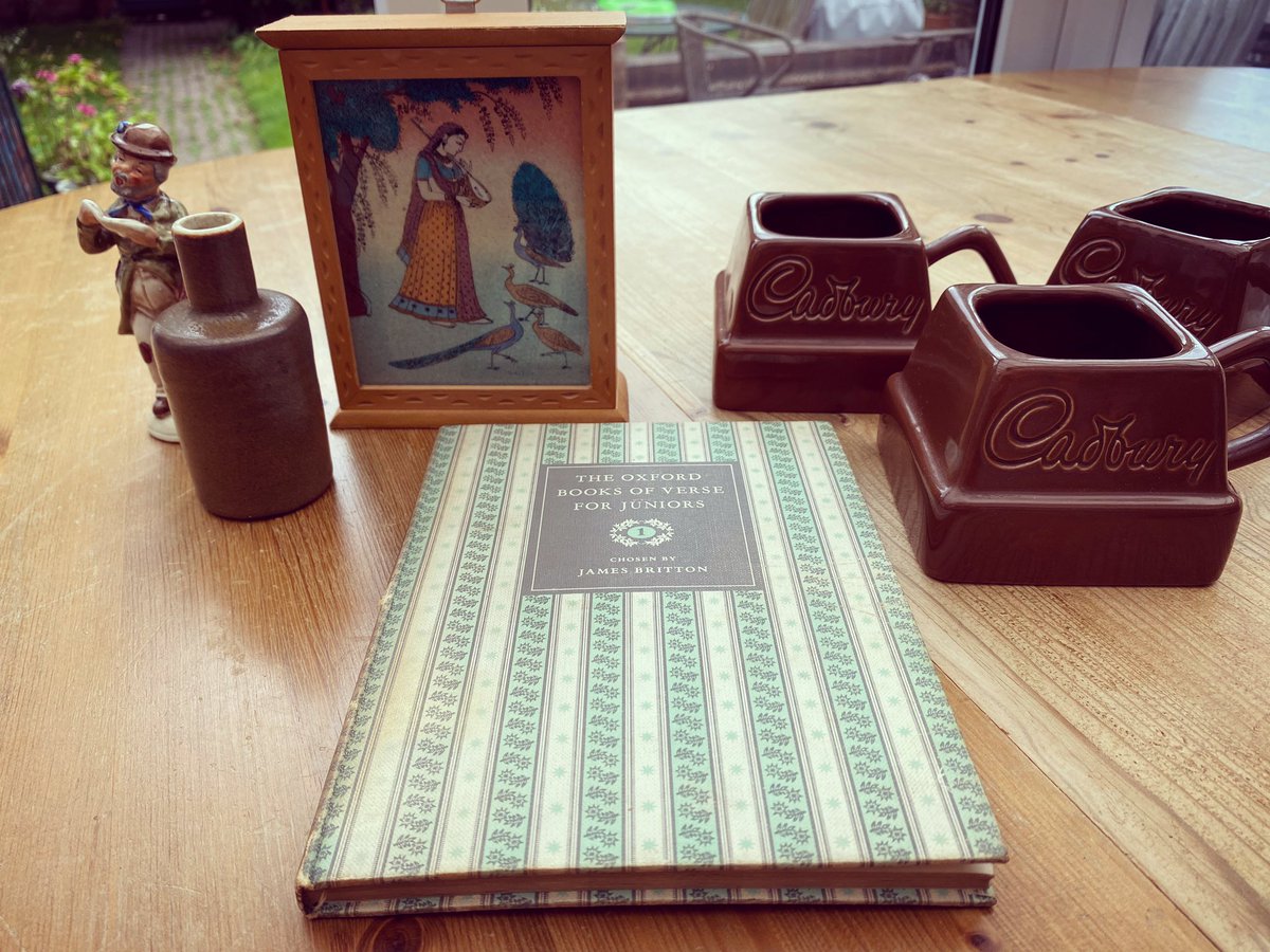 From a Jaipur gemstone painting to vintage style Cadbury mugs! Here’s a few treasures we came across recently! 
#antique #porcelain #gemstonepainting #cadbury #mugs #cadburymug #bookofverses #vintage #stoneware