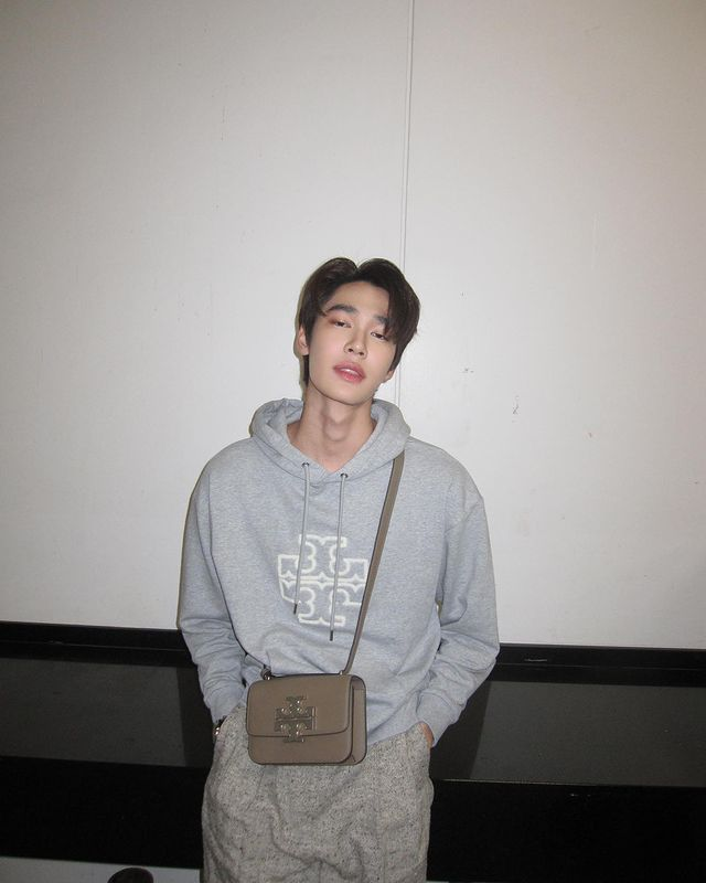 DewJsu_ID's tweet photo. [ yolikoko_ instagram update with @dew_jsu ]

😏😏😏

#dew_jsu
#TMonogramxDew https://t.co/zLbrK6wrA8