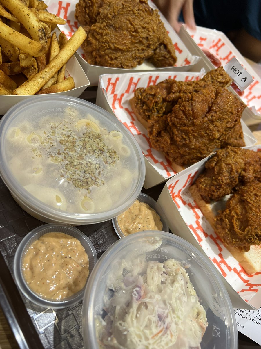 DrAthina_'s tweet photo. I declare that Hot Bird is the BEST deep fried chicken 🍗 

Bye KFC &amp; McD

Everyone is delicious!

Goodluck cari tempat duduk🤣

Thanks to foodie @syxsyxhiera https://t.co/SJuu6p1vct