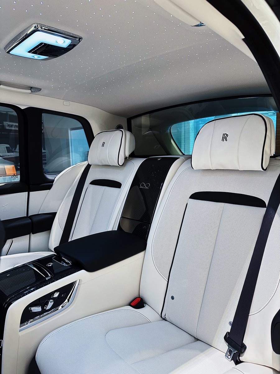 JoeW6_'s tweet photo. White on White Black Badge Cullinan https://t.co/E4AdJsTHry