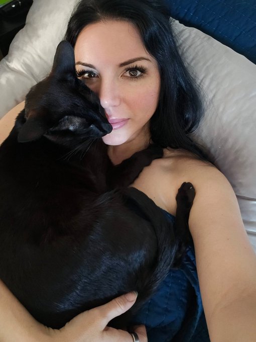 Birthday morning face snuggles from Pandora, the overly-attached OSH.  My secret beauty routine is her<a href="/tag/issue1"class="tags"><span>#issue1</span></a><a href="/tag/ohioissue1"class="tags"><span>#ohioissue1</span></a>
