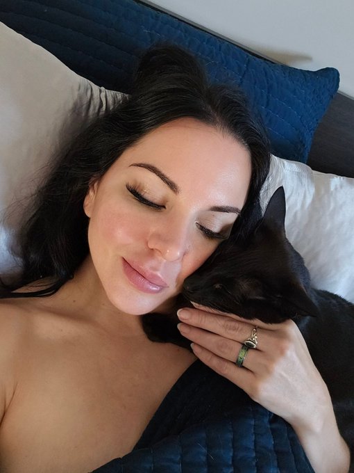 Birthday morning face snuggles from Pandora, the overly-attached OSH.  My secret beauty routine is her<a href="/tag/issue1"class="tags"><span>#issue1</span></a><a href="/tag/ohioissue1"class="tags"><span>#ohioissue1</span></a>