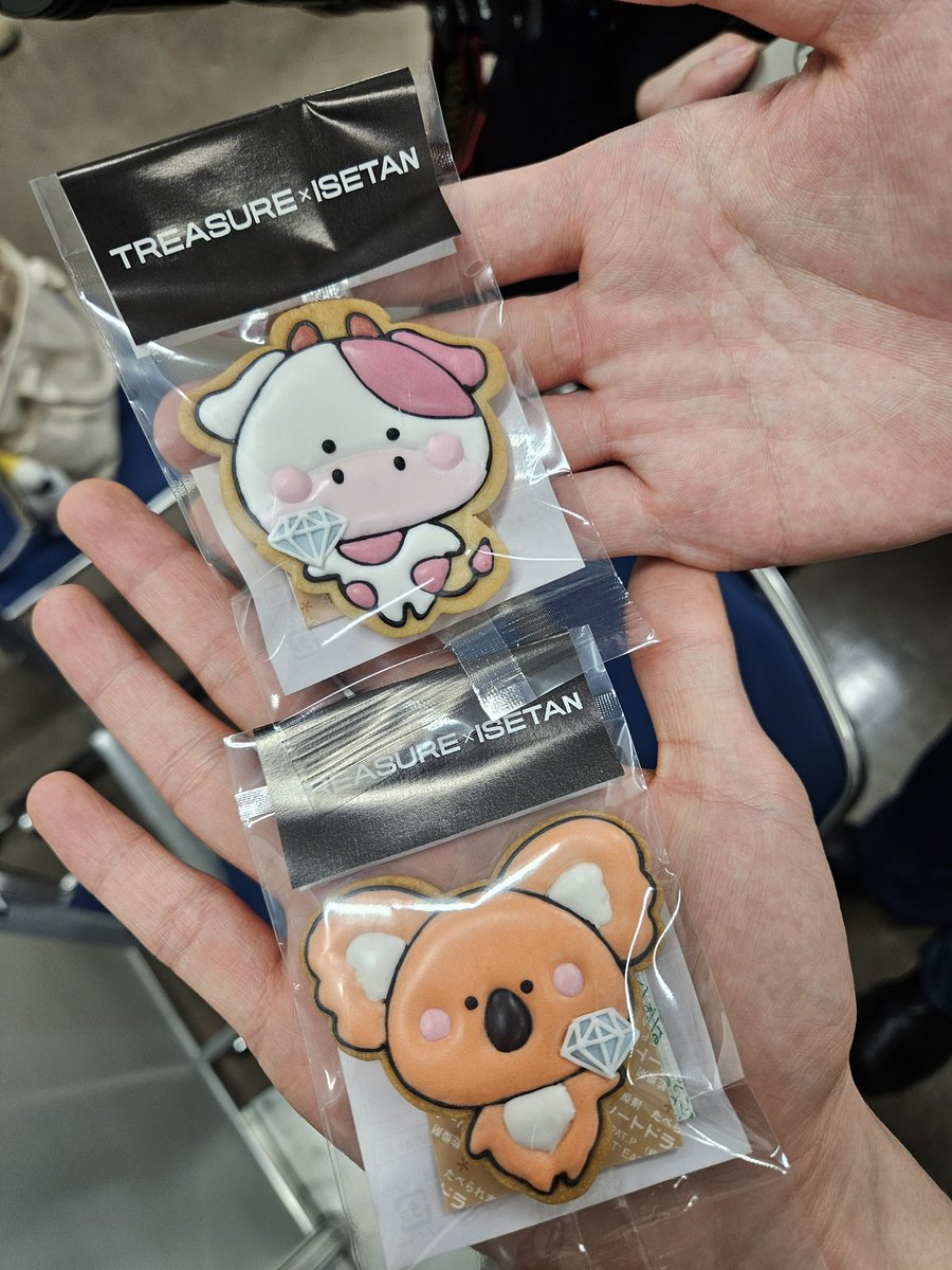 [230820] 🐨트레저 준규🌟위버스

"우리 트레저메이커분들 덕분에 행복한 나날들이었답니다🌠
항상 감사하고 사랑합니다❤️🙌"

トレジャージュンギュ
TREASURE JUNKYU
<a href="/treasuremembers/">TREASURE</a>