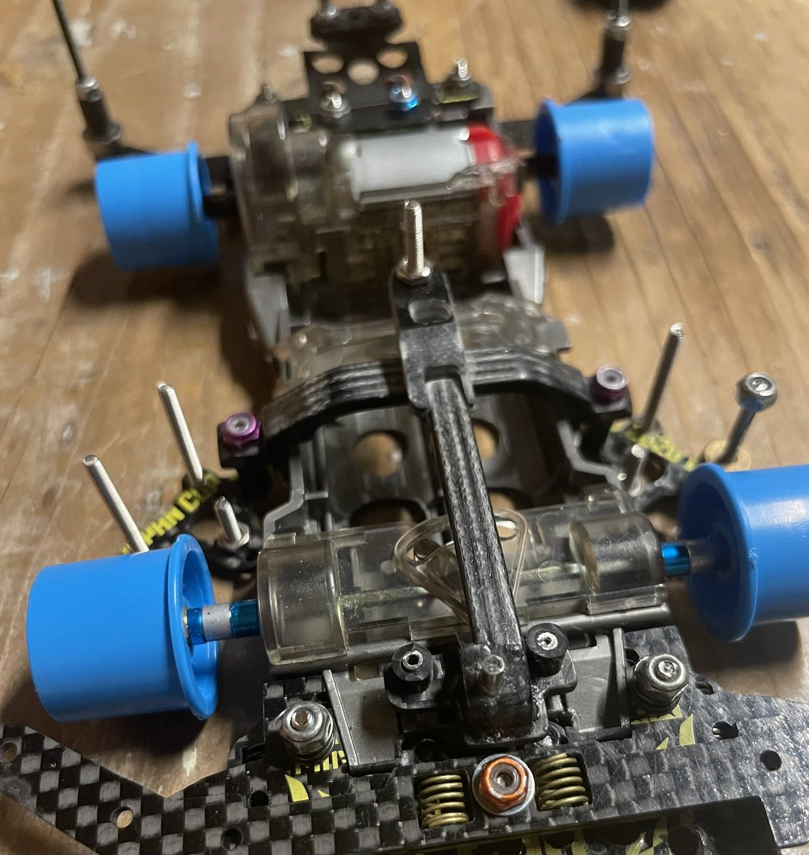 CUbiiZ9TyQXAJFa's tweet photo. My "ヒクオ" is made of FRP. I have to polish it more.
#mini4wd #ミニ四駆 #tamiya #タミヤ
#vschassis https://t.co/nCwwLdVzOO