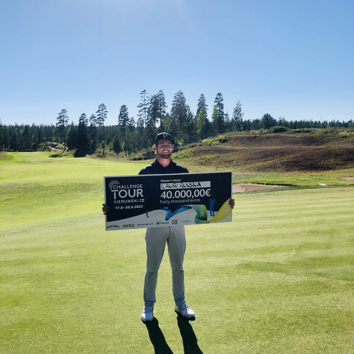 That winning smile, congrats <a href="/LateRuuska/">Lauri Ruuska</a>! 🏆💪🏻😎
@Challenge_Tour <a href="/VierumakiCT/">VierumakiCT</a> #FinnishChallenge #Champion #golffi