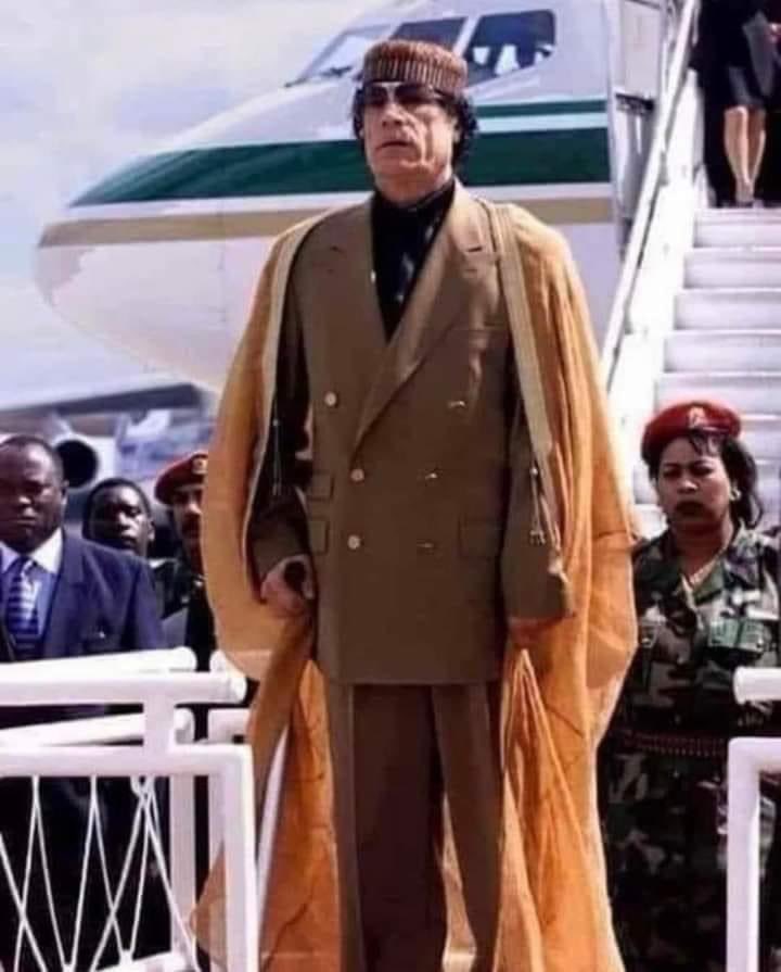 Kaddafi'nin öldürülmesinin 16 gerçek nedeni

1. Libya'da elektrik faturası yoktu, 
elektrik tüm vatandaşlara bedavaydı.
2. Kredilerde faiz oranı yoktu, bankalar devlete aitti, yasalara göre vatandaşlara verilen kredi %0'dı.
3. Kaddafi Libya'da herkes ev sahibi olana kadar