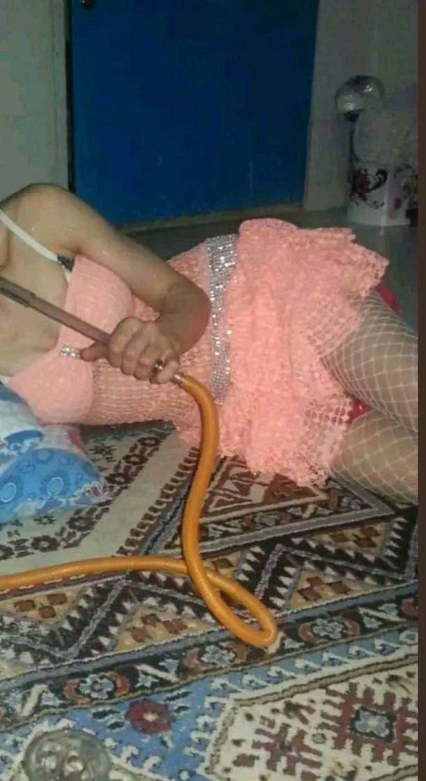 sfa144's tweet photo. ناقصني رجل رومنسي يجي يشيش جنبي ويمسك الشيشه يشيش وانا أمس حقه واشيش فيه ارضع عطشانة انا https://t.co/WWxm4XGwAH