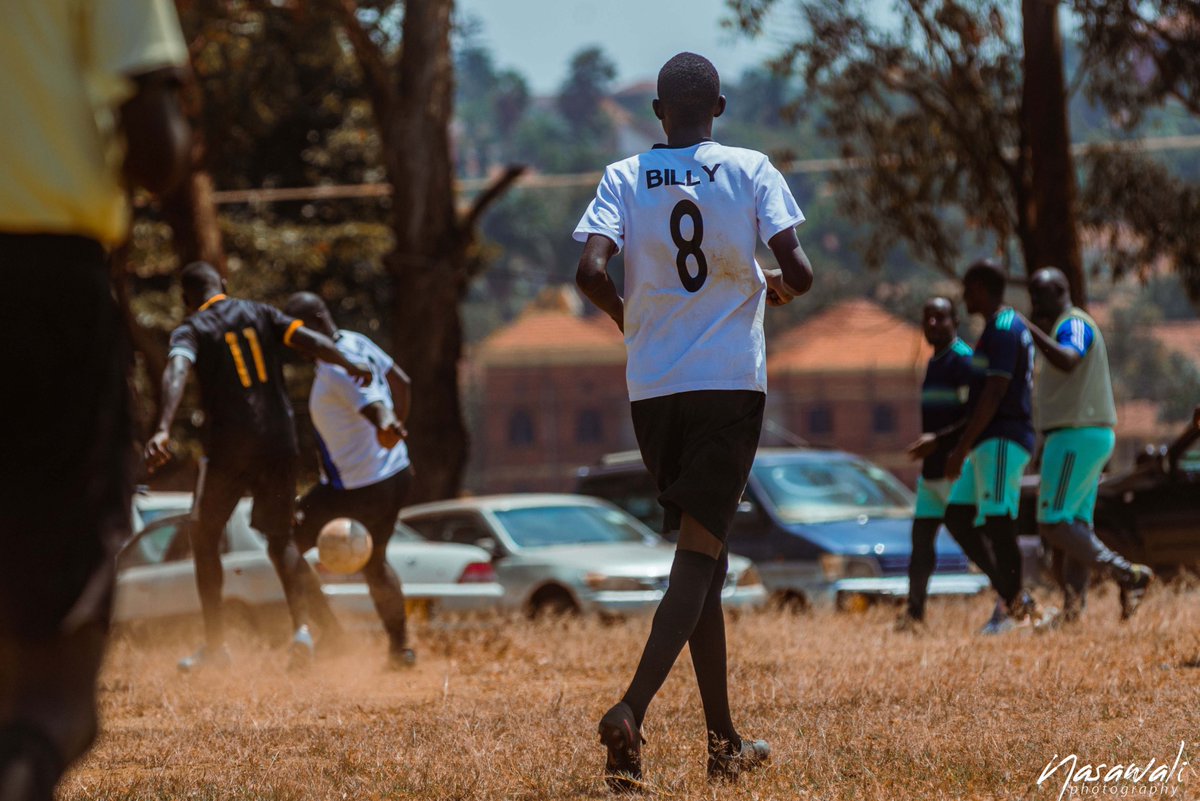 KCSGiants07_12's tweet photo. Wampamba Billy. Captain fantastic. Our play maker careful he will send you the wrong way with his no look passes.😂
#KCSGiants #KCSLeague #KyambogoFootballLeague #KyambogoCollegeSchool #DucInAltum
📸:@nasawaIi/@phamephilms https://t.co/T12HJ7vQIe