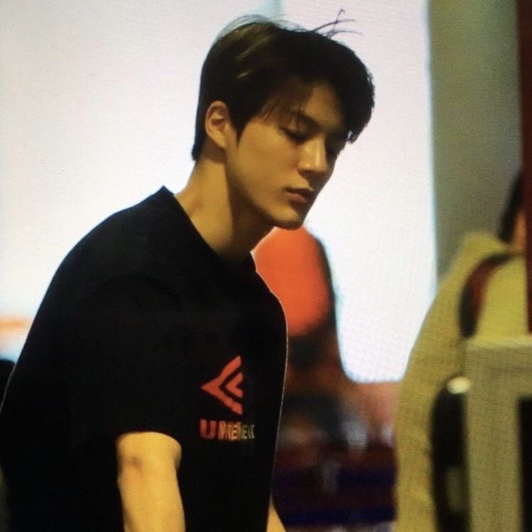 inkbynomin's tweet photo. nomin few tweet au — semua aku, “masih” dirayakan. 

“Sayup-sayup terdengar, sambil kecup pipiku dia bilang, terima kasih sudah merayakan.” https://t.co/X3iW1w7Kbp
