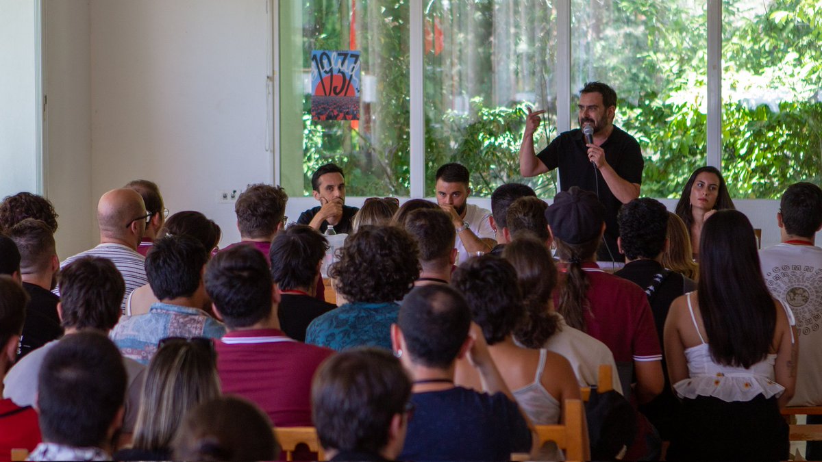 CJC_Media's tweet photo. En este último día del Campamento de la Juventud hemos contado con un encuentro con el Buró Político del @_PCTE_ de la mano de @GarciaAstor , secretario general del Partido, quién ha situado las claves políticas del momento y el papel que jugamos la Juventud con respecto a ellas. https://t.co/kCSDLhlHmO