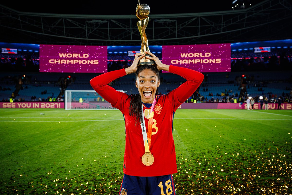 👑 <a href="/SalmaParalluelo/">Salma</a>, tres Mundiales y la mejor jugadora joven en Australia y Nueva Zelanda.

💫 La aragonesa de 19 años, también campeona Sub-17 y Sub-20, ha tenido actuaciones ESTELARES en este torneo.

ℹ️ bit.ly/Salma_200823 

#JugarLucharYGanar | #CampeonasDelMundo