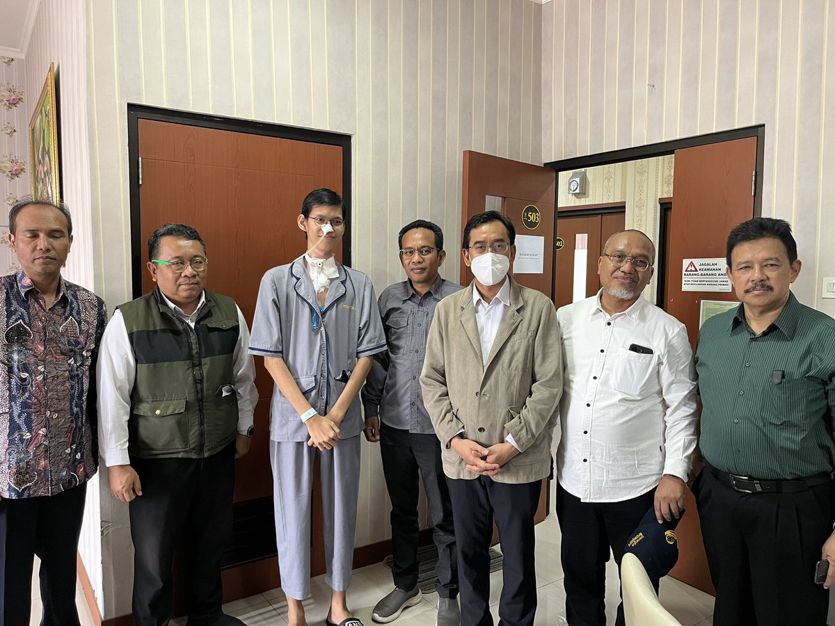 Terimakasih Pak Rektor <a href="/UB_Official/">Universitas Brawijaya</a> beserta jajaran yang telah datang mengunjungi Sultan dan memberikan perhatian. Lekas pulih Sultan #latepost