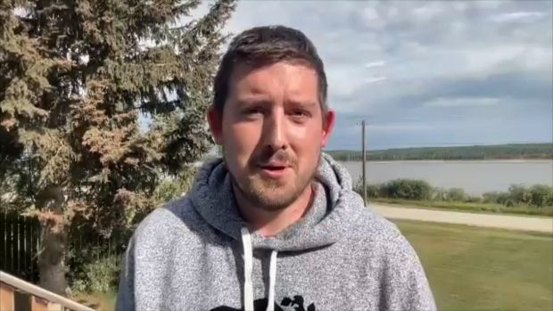 Evacuees are praising a Yellowknife radio reporter for dispatching information about the wildfires. Amanda Anderson reports. WATCH HERE: ctvnews.ca/video?clipId=2…